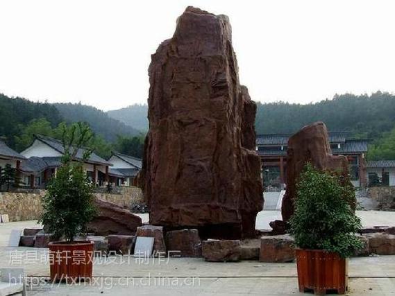 创意与自然共生 萌轩景观水泥假山石的综合价值解析